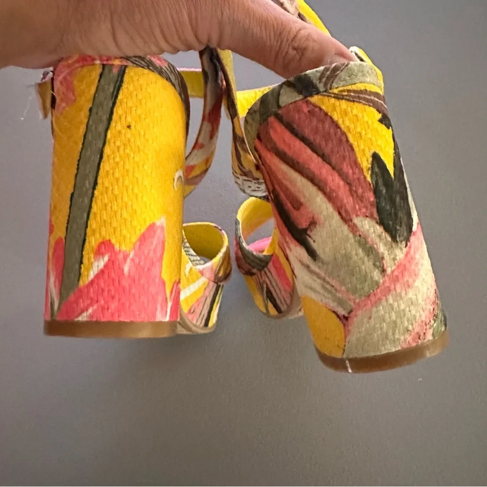 Nine West vallen Strappy platform heels in yellow tropical sz 6
